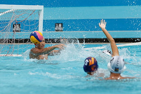 Waterpolo deporte en equipo para niños